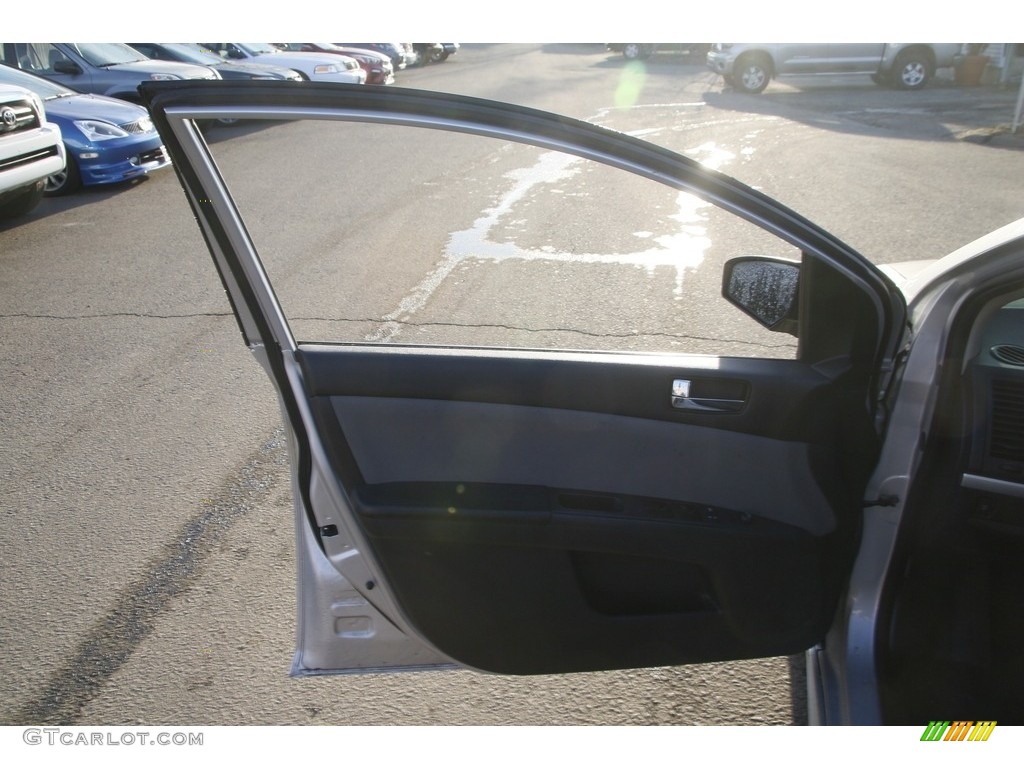 2011 Sentra 2.0 SR - Brilliant Silver Metallic / Charcoal photo #9