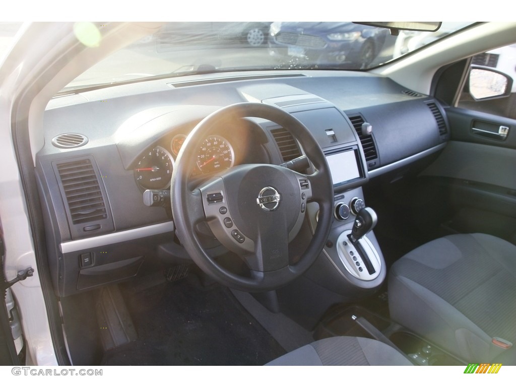 2011 Sentra 2.0 SR - Brilliant Silver Metallic / Charcoal photo #10