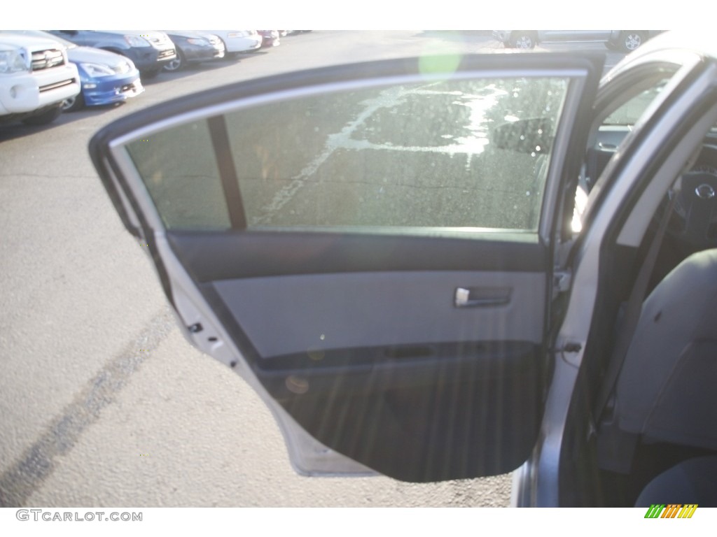 2011 Sentra 2.0 SR - Brilliant Silver Metallic / Charcoal photo #11