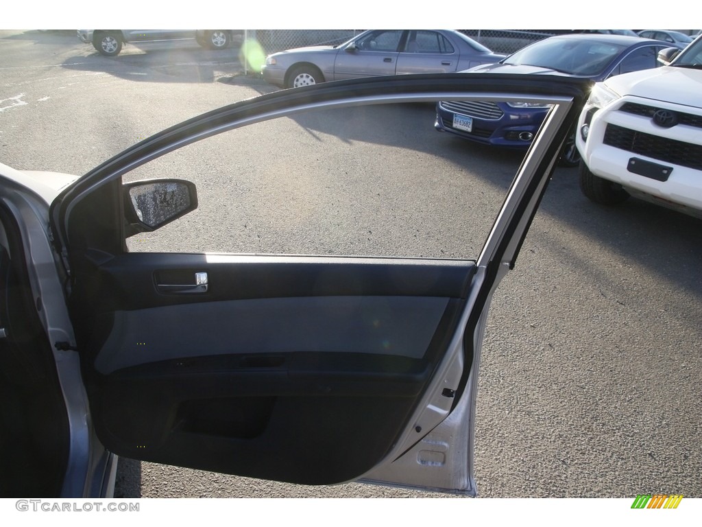 2011 Sentra 2.0 SR - Brilliant Silver Metallic / Charcoal photo #16