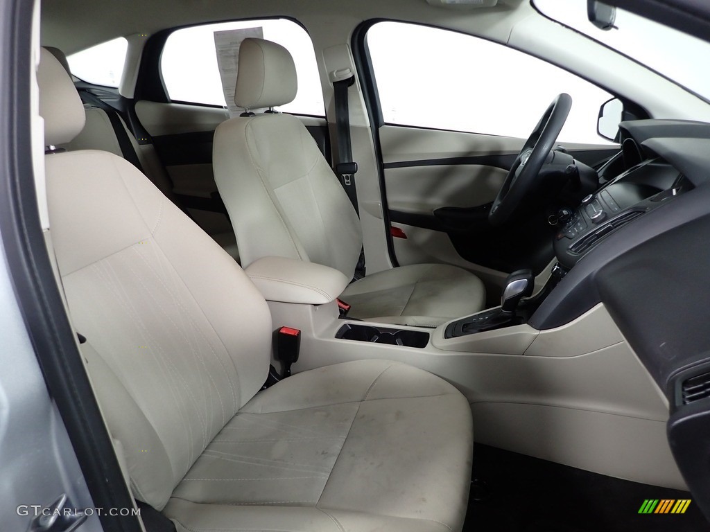 2018 Focus SE Hatch - Ingot Silver / Charcoal Black photo #26