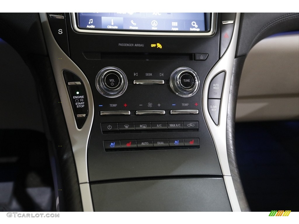 2020 Lincoln Nautilus Reserve AWD Controls Photo #145401139