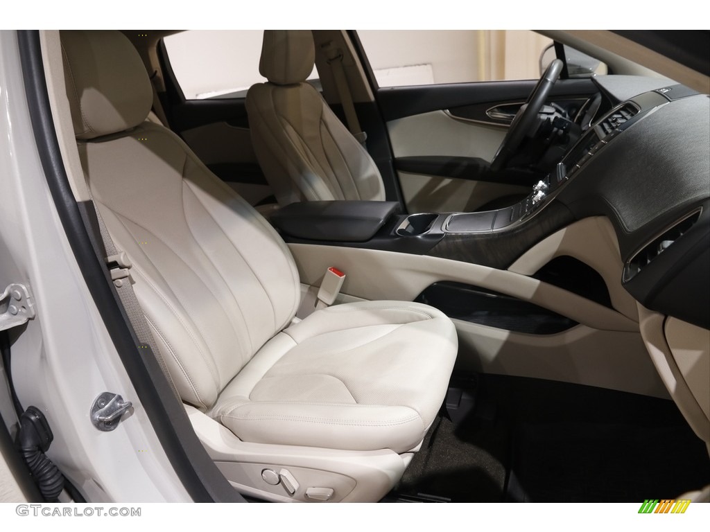 2020 Lincoln Nautilus Reserve AWD Front Seat Photo #145401193