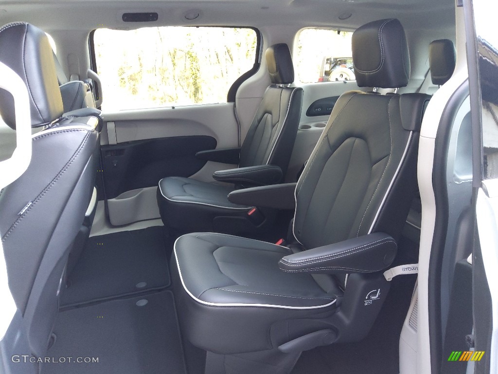 Black/Alloy Interior 2022 Chrysler Pacifica Limited AWD Photo #145407424