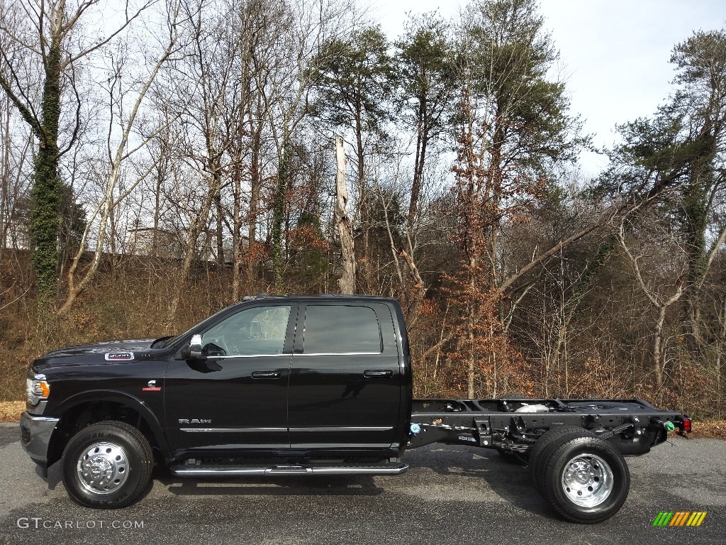 Diamond Black Crystal Pearl 2022 Ram 3500 Limited Crew Cab 4x4 Chassis Exterior Photo #145408506