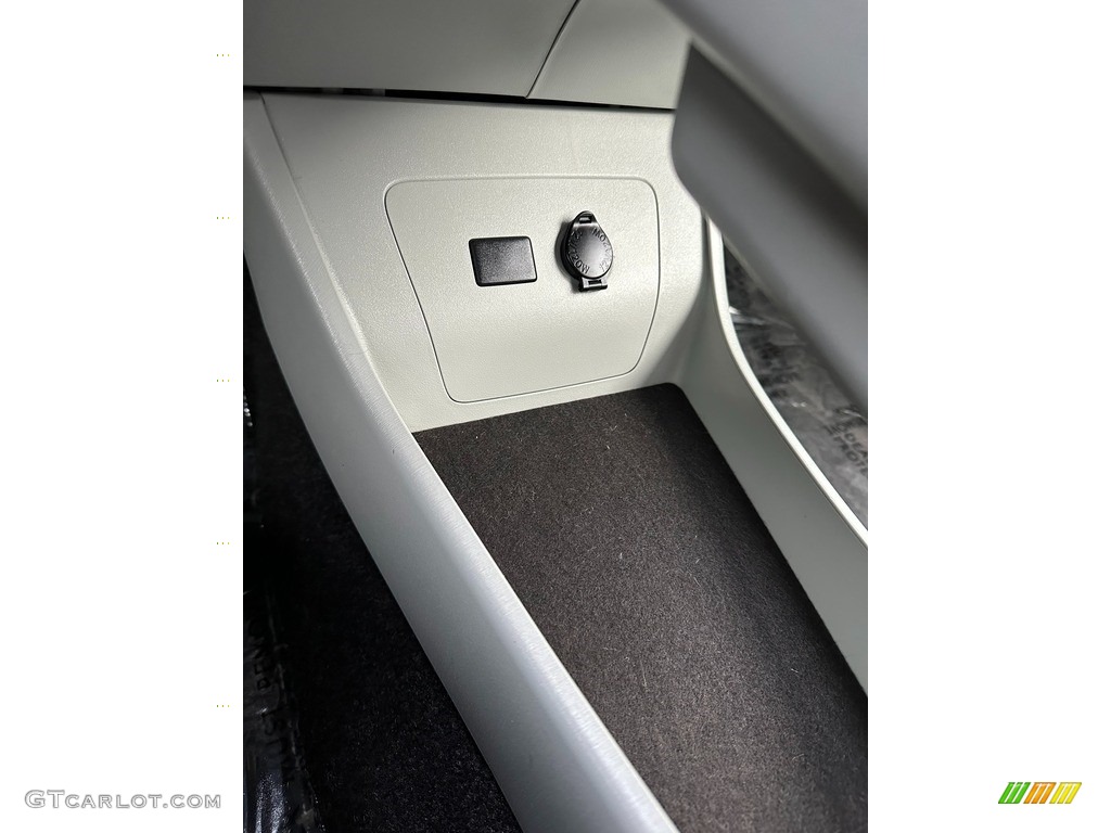 2014 Prius Five Hybrid - Winter Gray Metallic / Misty Gray photo #11