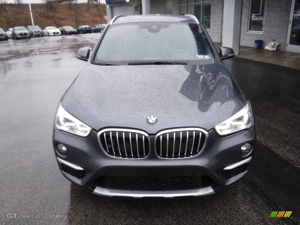 2017 X1 xDrive28i - Mineral Grey Metallic / Black photo #6