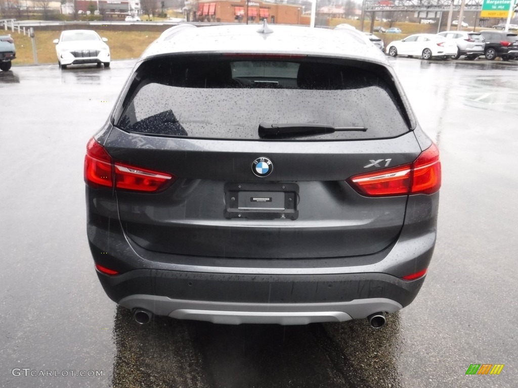 2017 X1 xDrive28i - Mineral Grey Metallic / Black photo #10