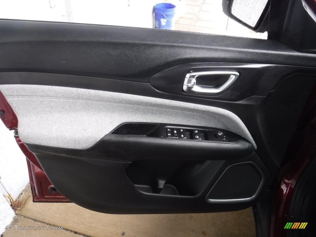 2022 Jeep Compass Latitude Lux 4x4 Black Door Panel Photo #145417209