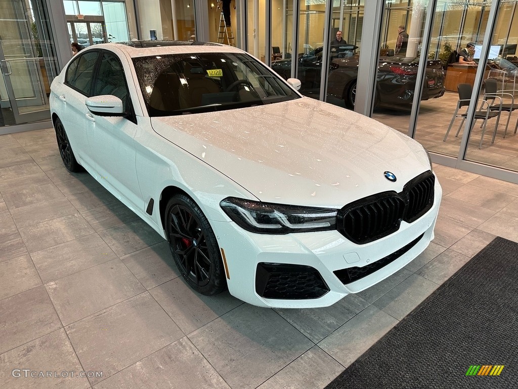 2023 5 Series 530i xDrive Sedan - Alpine White / Cognac photo #1