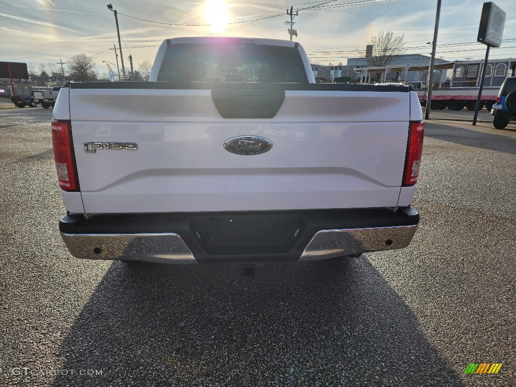 2017 F150 XLT SuperCab 4x4 - Oxford White / Earth Gray photo #8