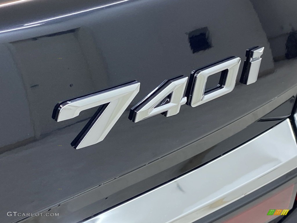 2023 BMW 7 Series 740i Sedan Marks and Logos Photos