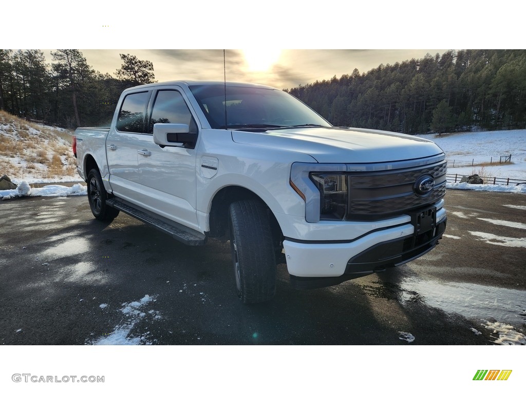 Oxford White 2023 Ford F150 Lightning Lariat 4x4 Exterior Photo #145426017