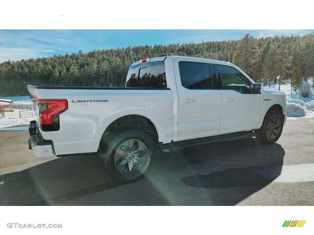 Oxford White 2023 Ford F150 Lightning Lariat 4x4 Exterior Photo #145426038