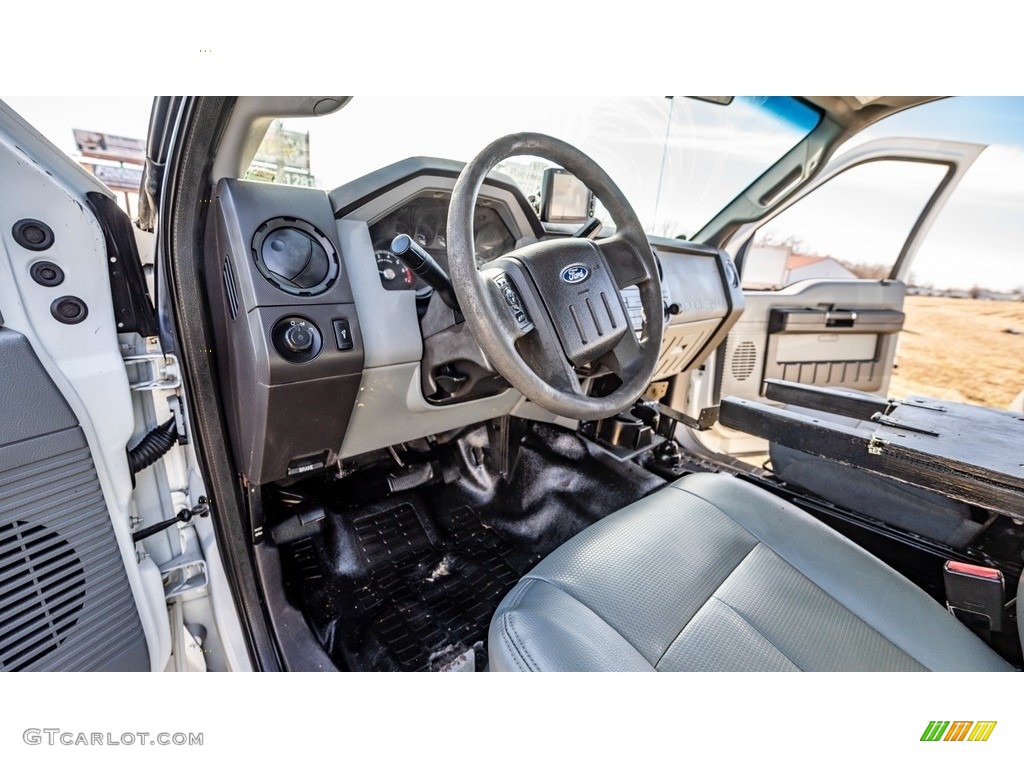 2011 F250 Super Duty XLT Crew Cab 4x4 - Oxford White / Steel Gray photo #13