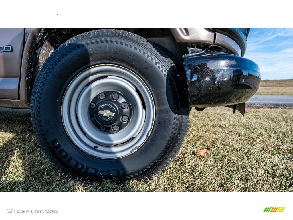 2002 Chevrolet Express 3500 Extended Cargo Van Wheel Photos