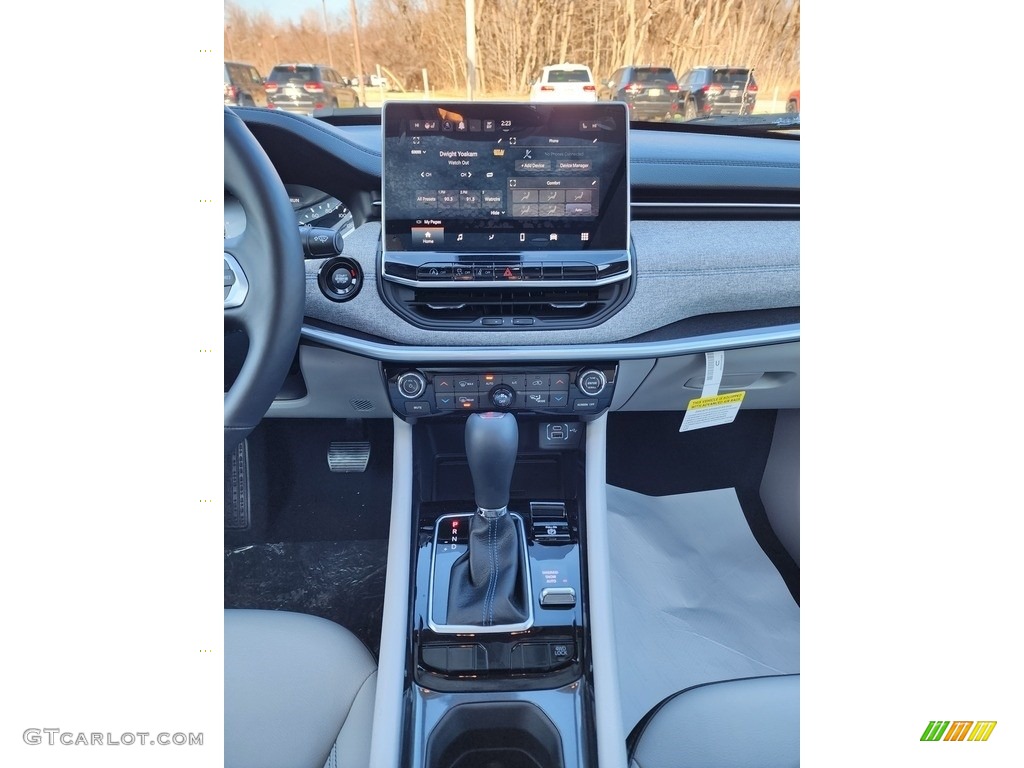 2022 Jeep Compass Latitude 4x4 Controls Photo #145433727