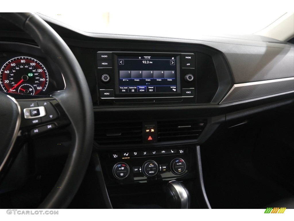 2020 Volkswagen Jetta SE Controls Photo #145434348