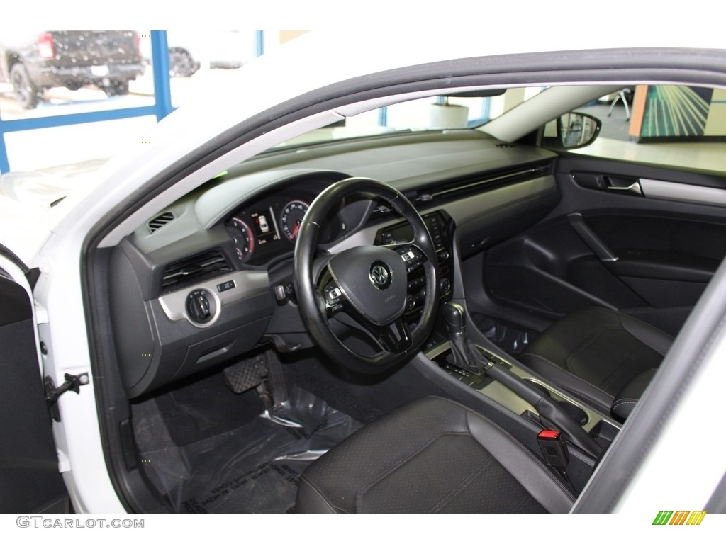 2020 Volkswagen Passat SE Front Seat Photo #145438285