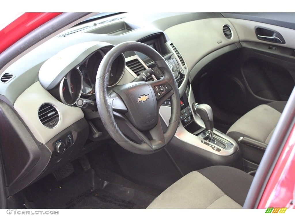 2014 Cruze LS - Red Hot / Jet Black/Medium Titanium photo #15