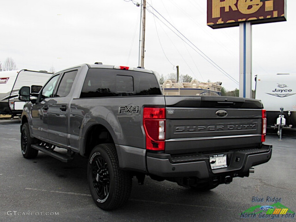 2022 F250 Super Duty XLT Crew Cab 4x4 - Carbonized Gray / Medium Earth Gray photo #3
