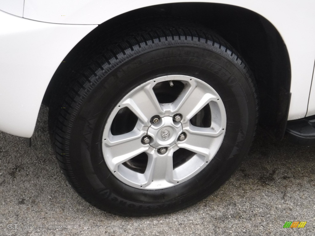 2019 Sequoia SR5 4x4 - Super White / Graphite photo #15