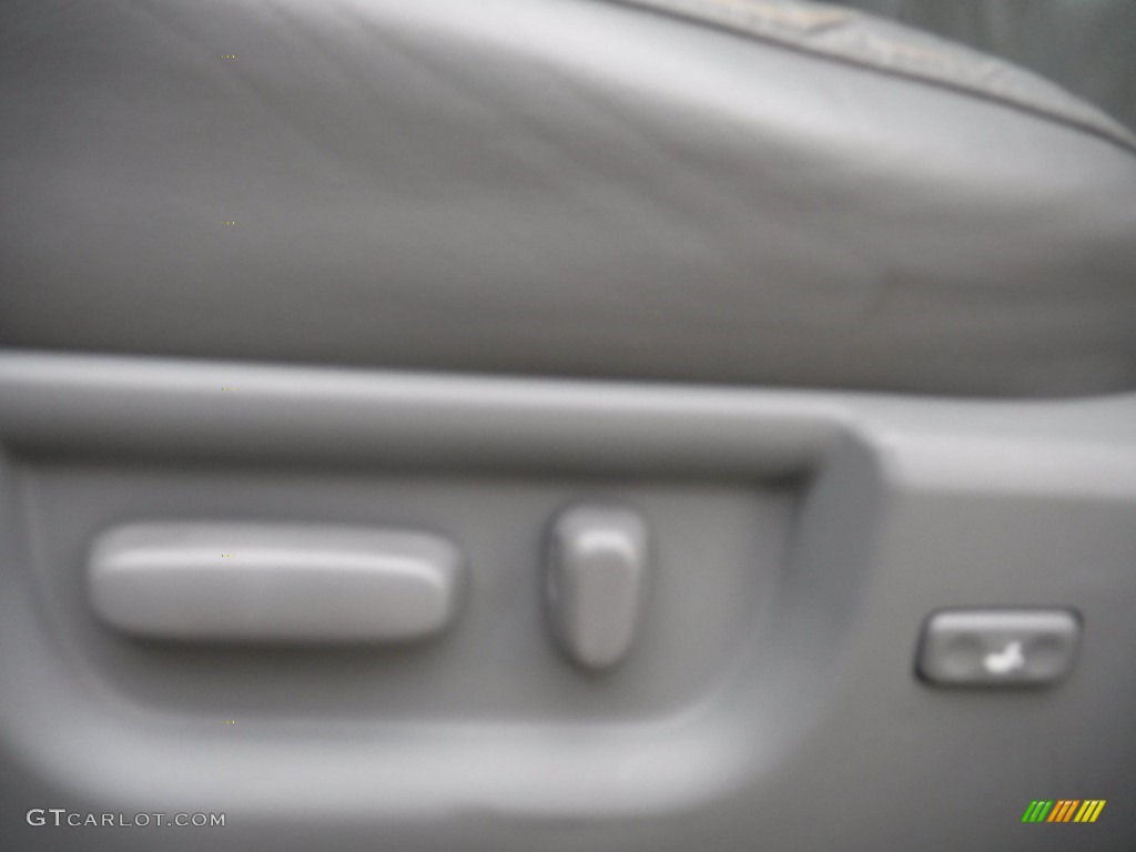 2019 Sequoia SR5 4x4 - Super White / Graphite photo #24