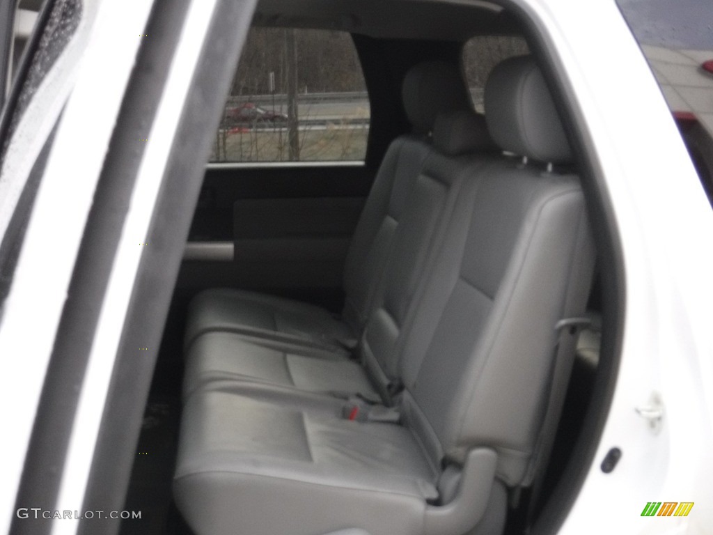 2019 Sequoia SR5 4x4 - Super White / Graphite photo #35