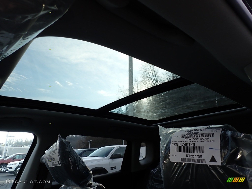 2022 Compass Trailhawk 4x4 - Diamond Black Crystal Pearl / Black/Ruby Red photo #16