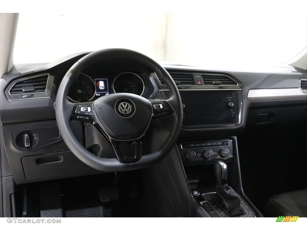 2020 Volkswagen Tiguan SE 4MOTION Dashboard Photos