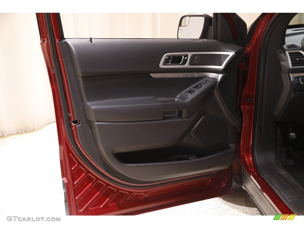 2015 Ford Explorer XLT Charcoal Black Door Panel Photo #145470921