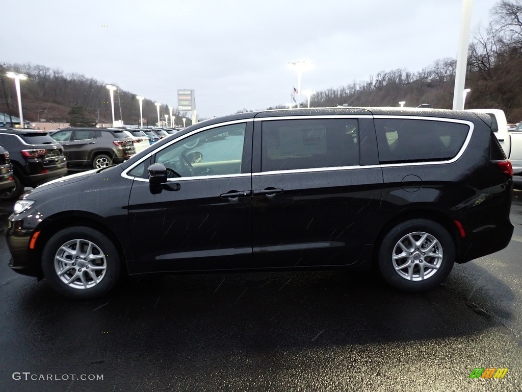 Brilliant Black Crystal Pearl 2023 Chrysler Pacifica Touring L Exterior Photo #145473219