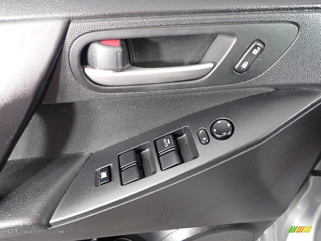 2013 MAZDA3 i Sport 4 Door - Liquid Silver Metallic / Black photo #10