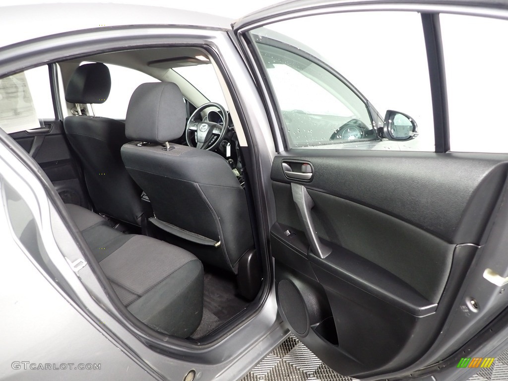 2013 MAZDA3 i Sport 4 Door - Liquid Silver Metallic / Black photo #25