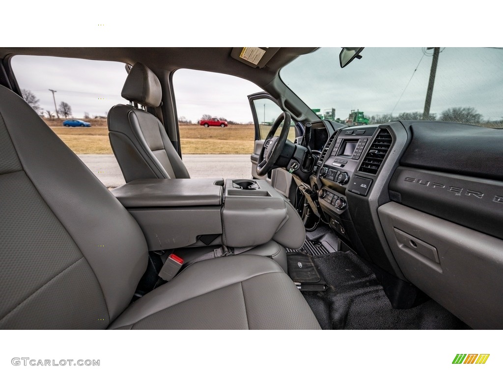 2019 F250 Super Duty XLT Crew Cab 4x4 - Blue Jeans / Earth Gray photo #23