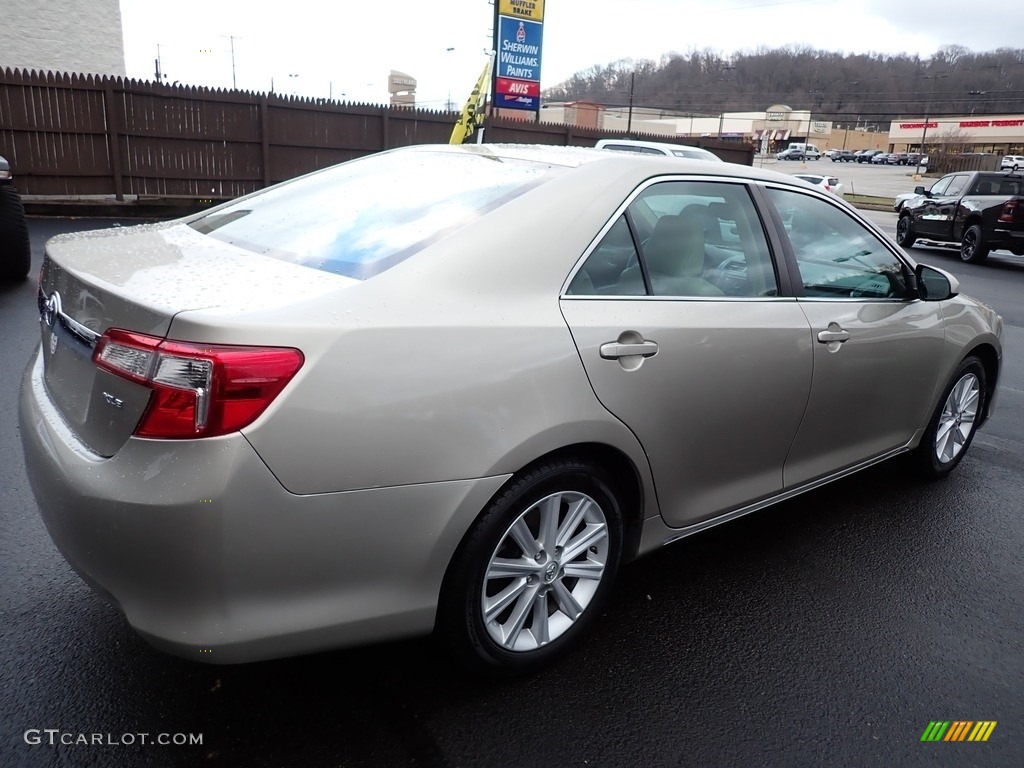 2014 Camry XLE - Creme Brulee Metallic / Ivory photo #6