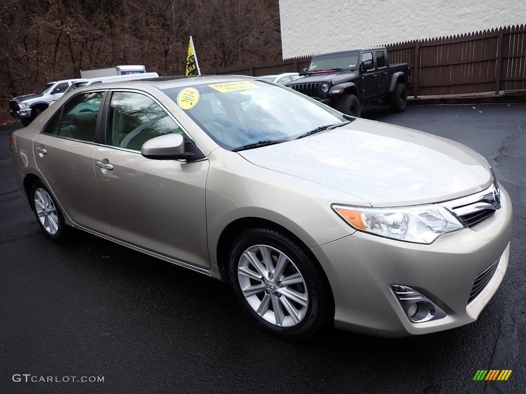 2014 Camry XLE - Creme Brulee Metallic / Ivory photo #8