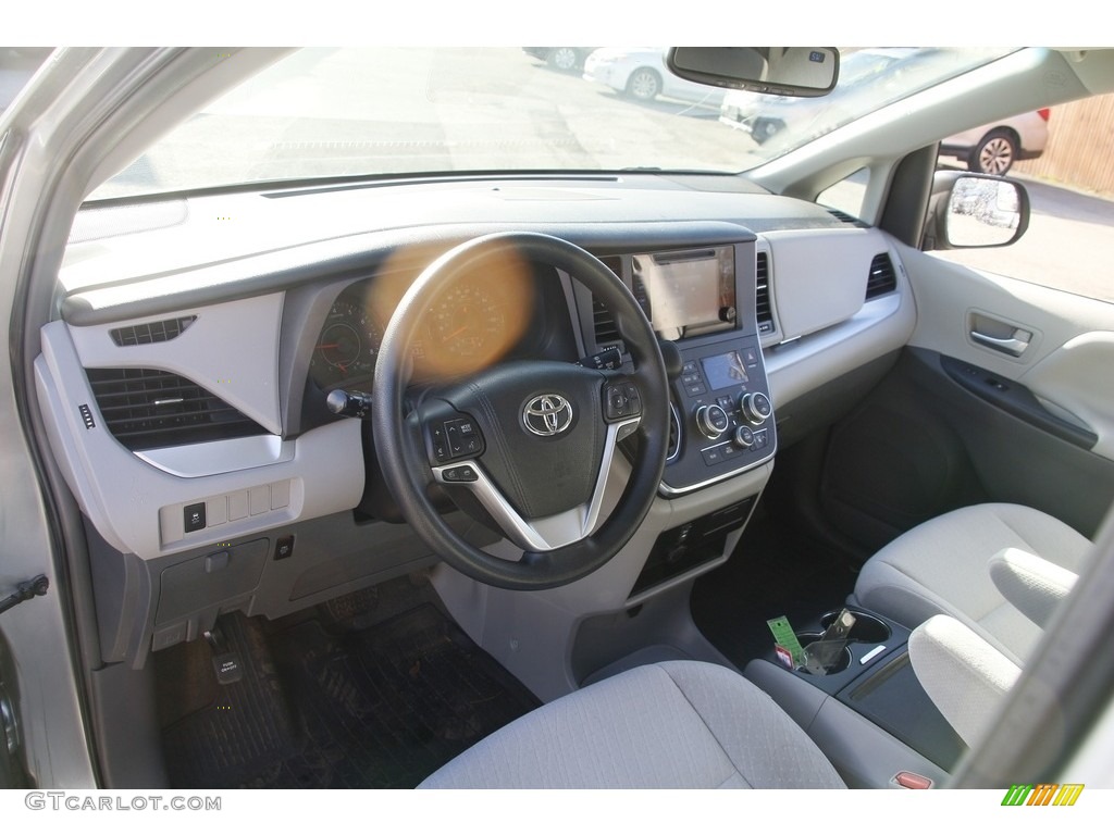 2016 Sienna LE AWD - Silver Sky Metallic / Ash photo #10