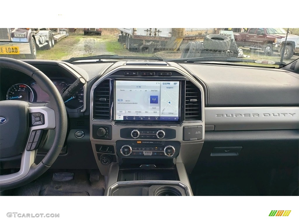 2022 Ford F450 Super Duty Lariat Crew Cab 4x4 Chassis Black Dashboard Photo #145493578