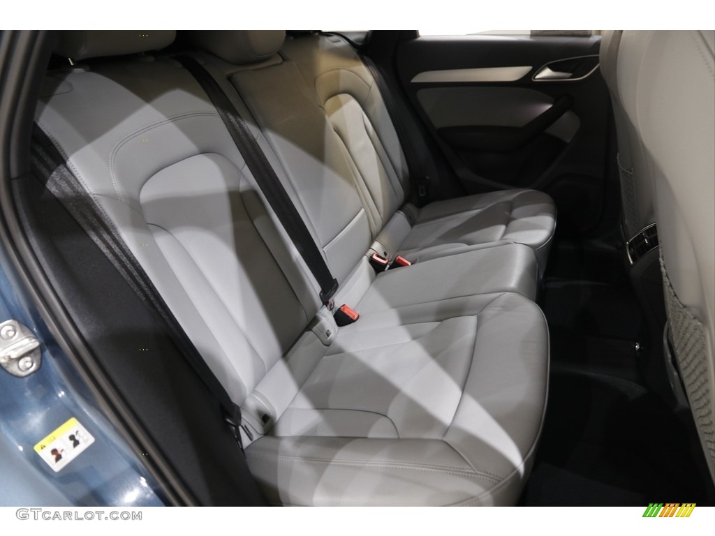 2018 Q3 2.0 TFSI Premium - Utopia Blue Metallic / Rock Gray photo #17