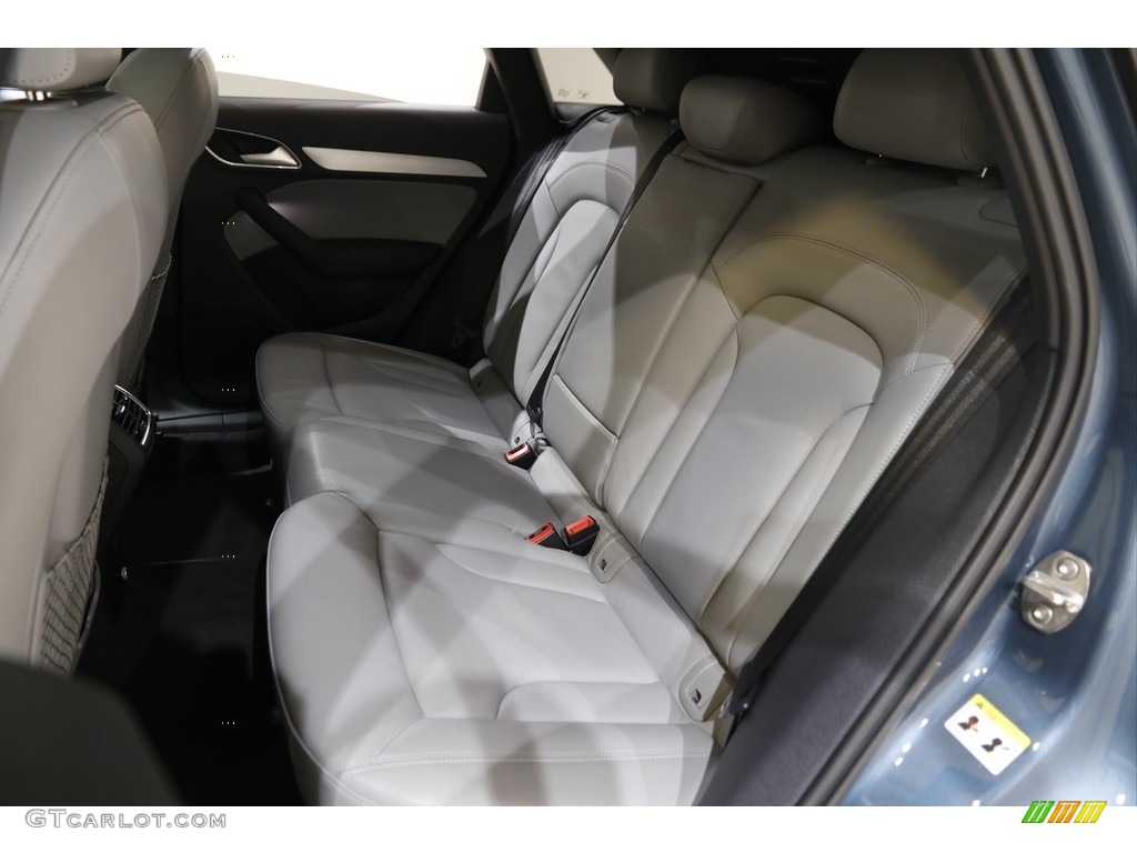 2018 Q3 2.0 TFSI Premium - Utopia Blue Metallic / Rock Gray photo #18