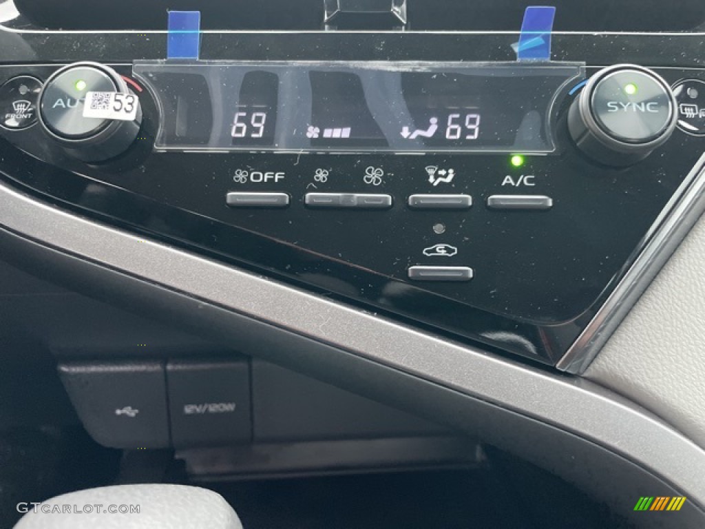 2023 Toyota Camry LE Controls Photos