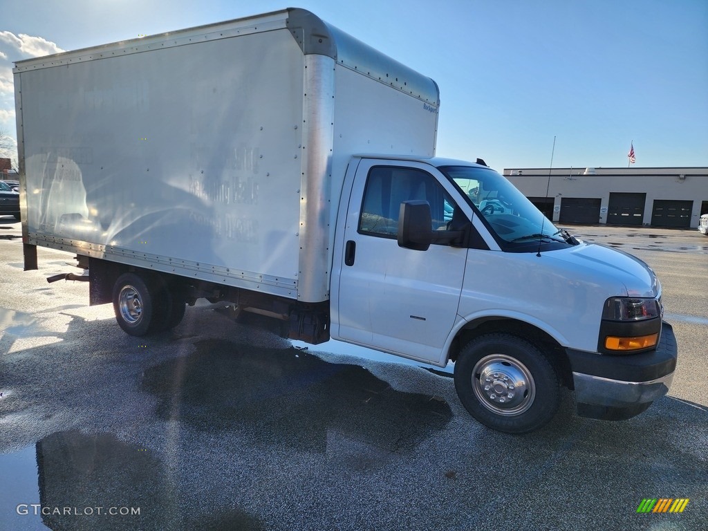 2019 Savana Cutaway 3500 Commercial Moving Truck - Summit White / Medium Pewter photo #2