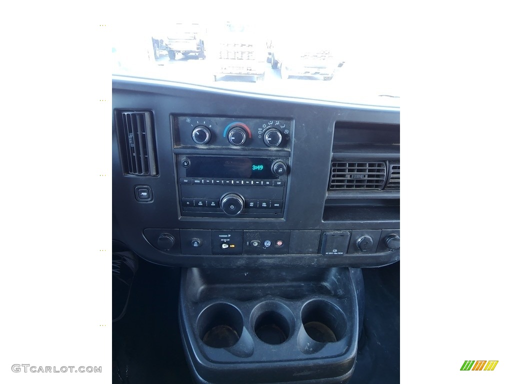 2019 Savana Cutaway 3500 Commercial Moving Truck - Summit White / Medium Pewter photo #6