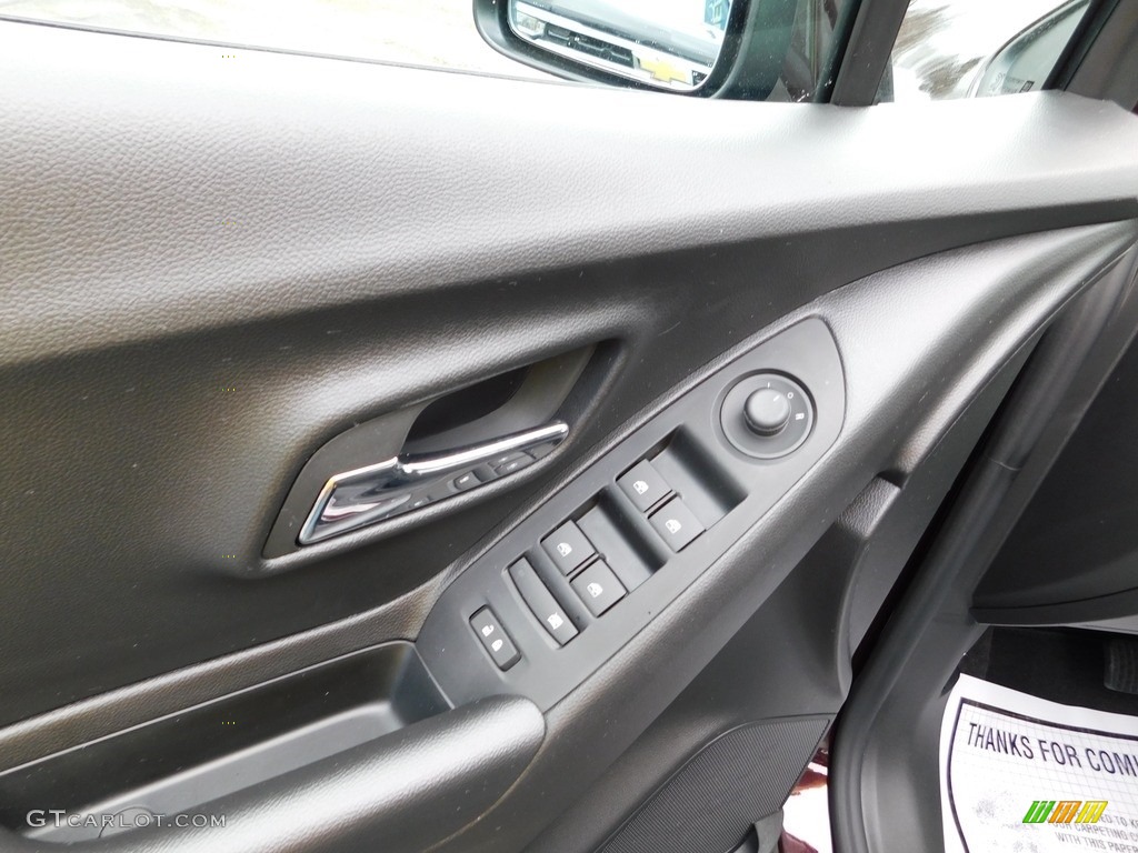 2022 Chevrolet Trax LT AWD Door Panel Photos