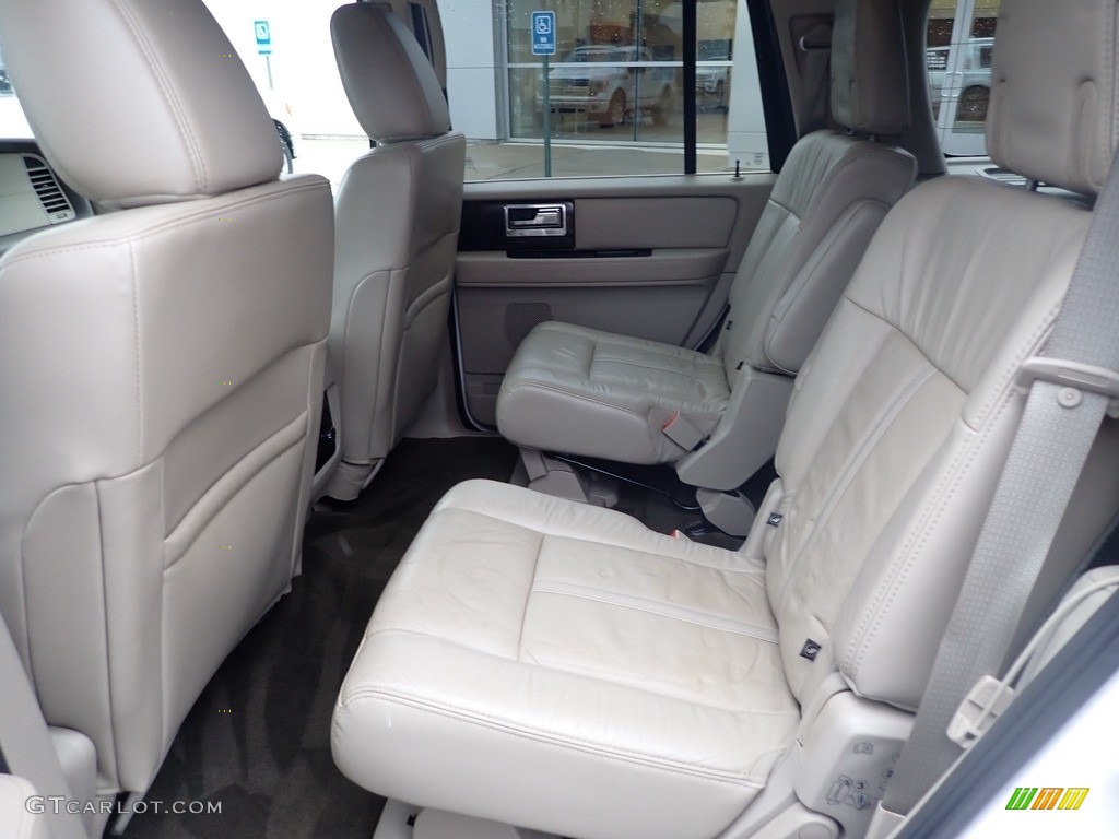 2016 Lincoln Navigator Select 4x4 Rear Seat Photo #145507146