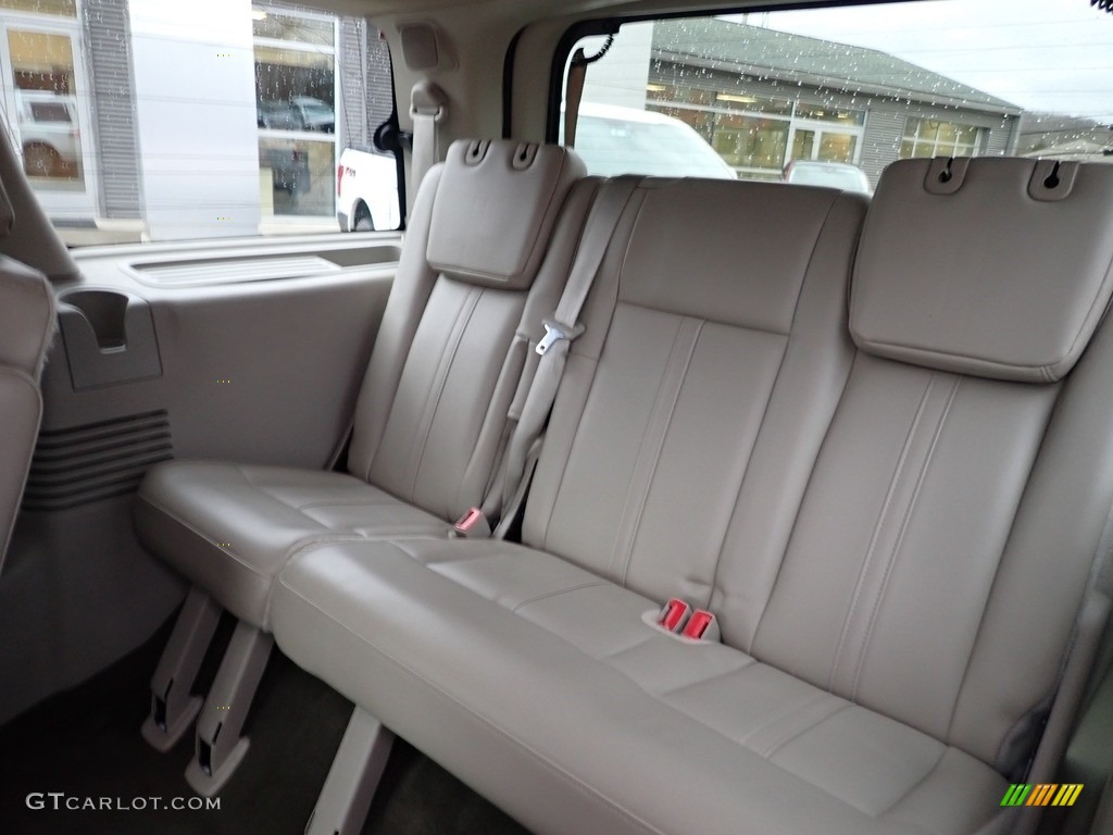 2016 Lincoln Navigator Select 4x4 Rear Seat Photos