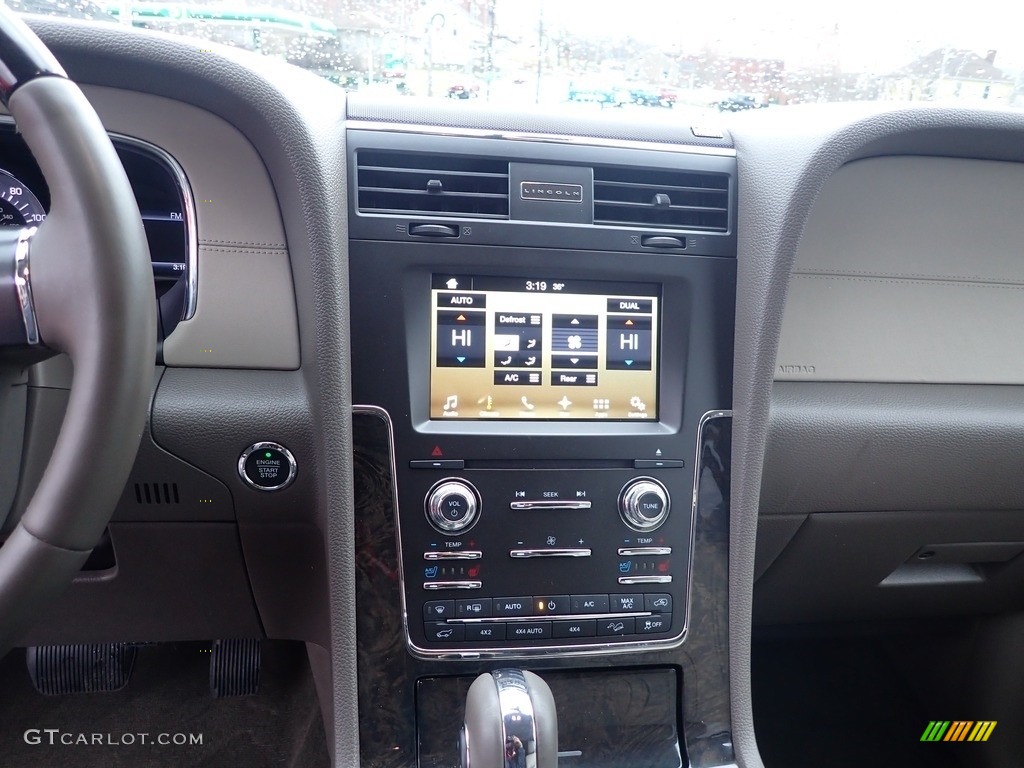 2016 Lincoln Navigator Select 4x4 Controls Photo #145507281