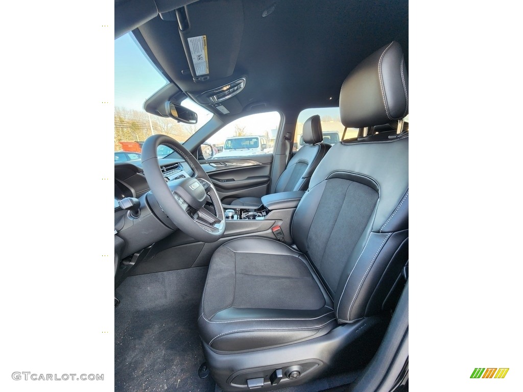 2023 Jeep Grand Cherokee Laredo 4x4 Front Seat Photo #145510983