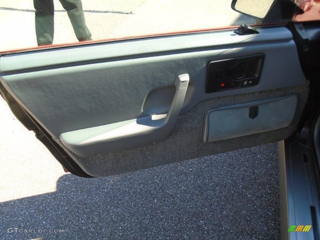 1986 Pontiac Fiero GT Gray Door Panel Photo #145511279